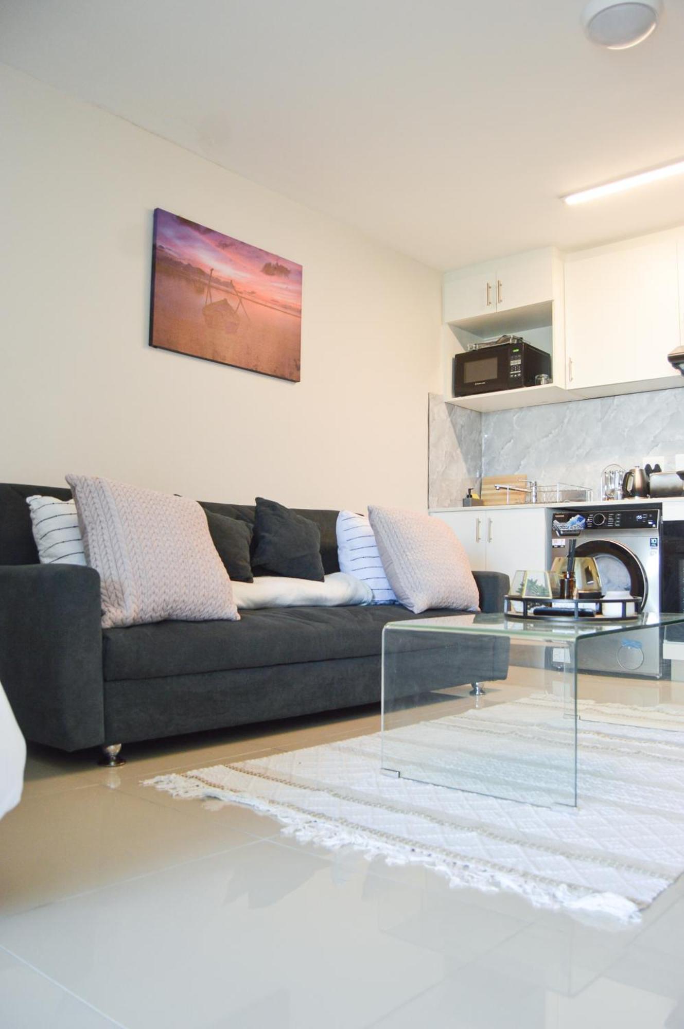 Millennial Amplify Comfort, 5 Min Walk To Gateway, Next To Cci And Saunders Park, Free Parking Apartment *