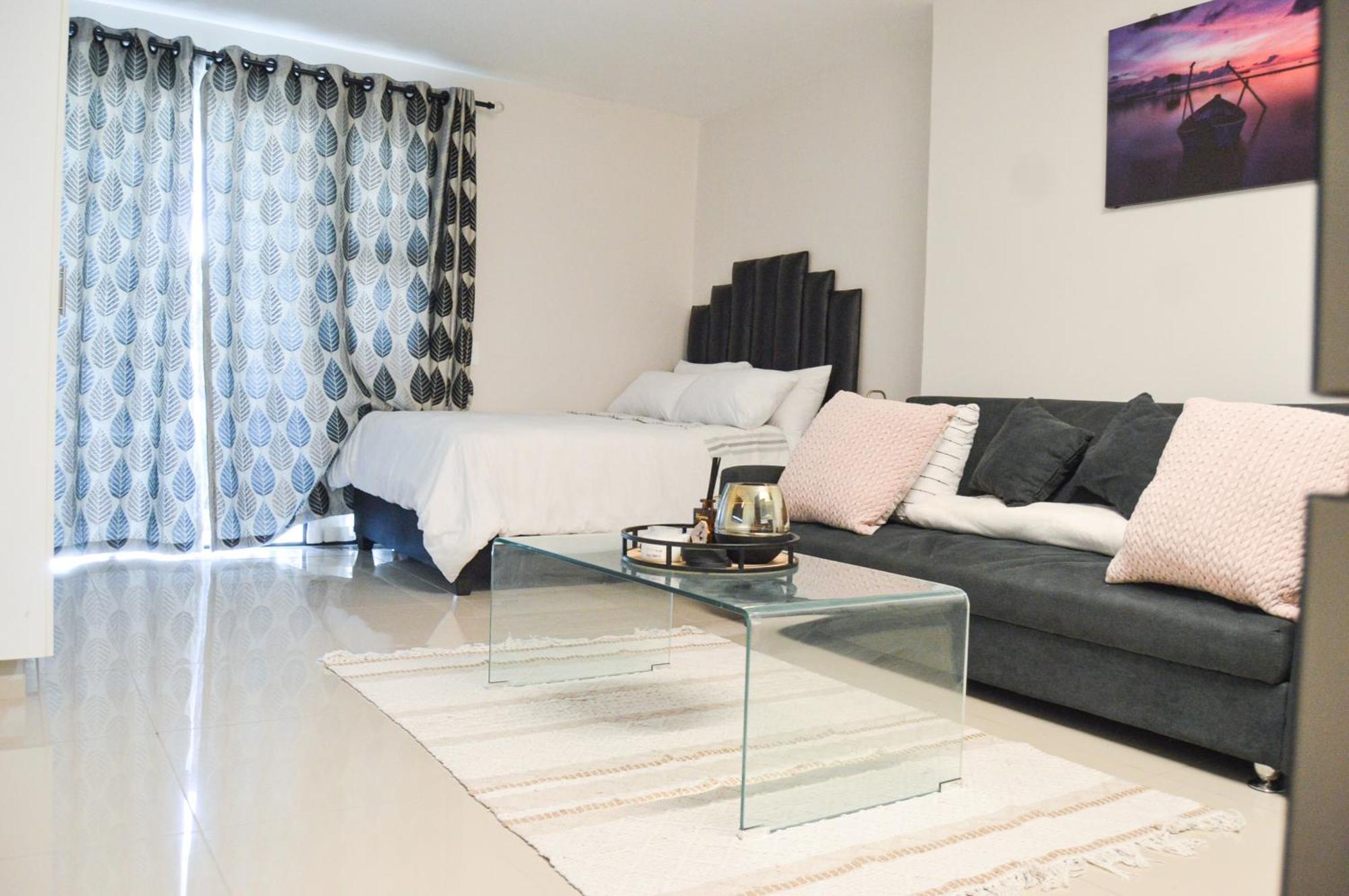 Millennial Amplify Comfort, 5 Min Walk To Gateway, Next To Cci And Saunders Park, Free Parking Durban
